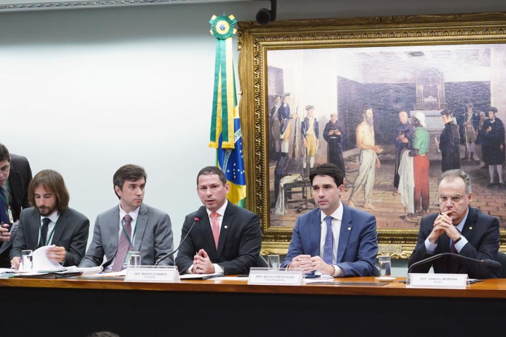 presidente comissao especial