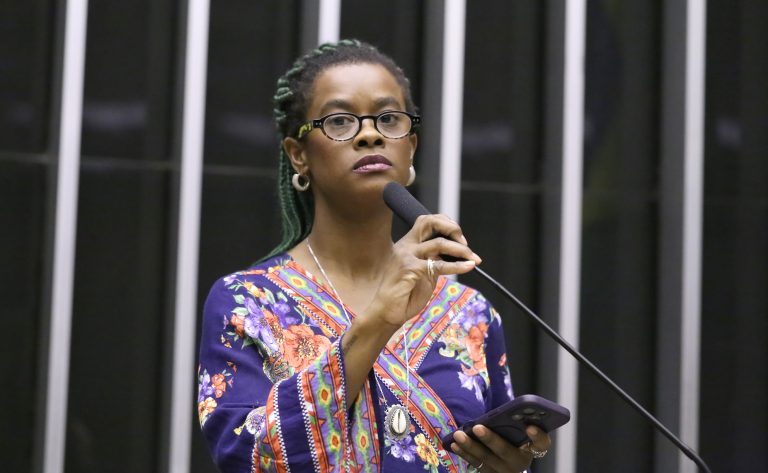 camara aprova pagamento de piso salarial dos professores para contratos temporarios acompanhe