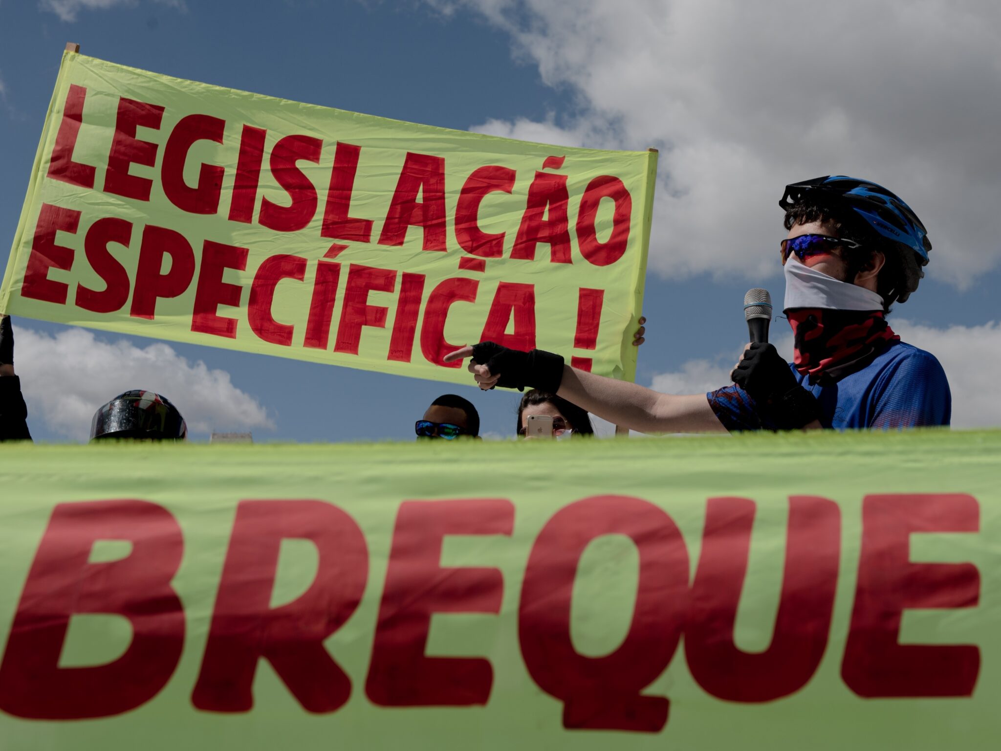 entregadores de aplicativos fazem segundo breque dos apps saindo da torre de tv com destino ao congresso nacional em brasilia 1595707214840 v2 4x3 2048x1536